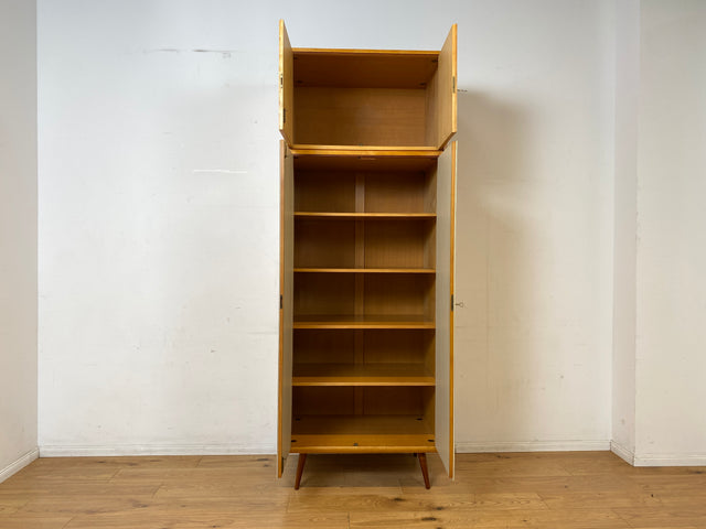 Stilvoller und gut erhaltener hoher Mid-Century Kleiderschrank mit Aufsatz I VEB Hellerau oder baugleich I Schrank Schlafzimmerschrank Wardrobe Wäscheschrank Vintage Retro I