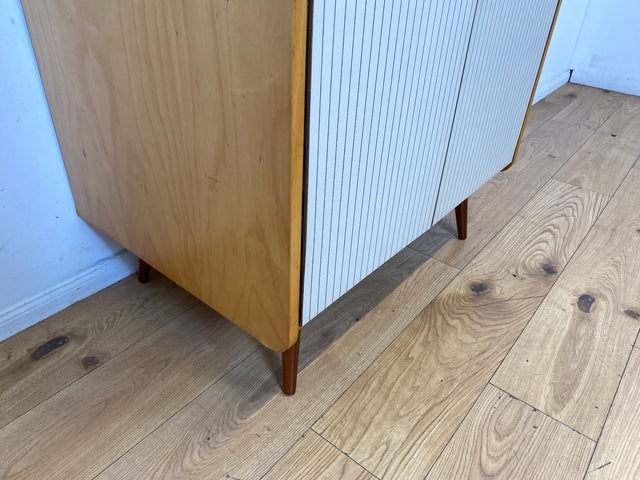 Stilvoller und gut erhaltener hoher Mid-Century Kleiderschrank mit Aufsatz I VEB Hellerau oder baugleich I Schrank Schlafzimmerschrank Wardrobe Wäscheschrank Vintage Retro I