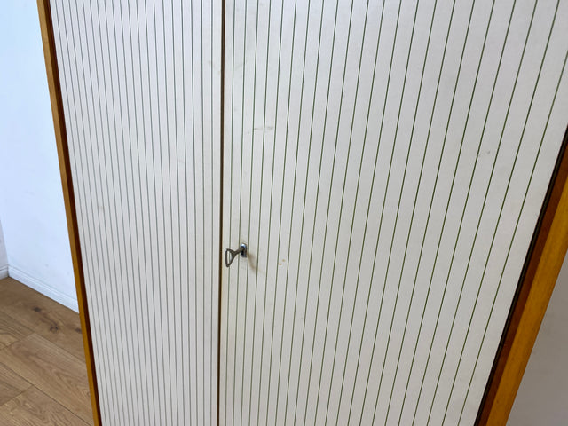 Stilvoller und gut erhaltener hoher Mid-Century Kleiderschrank mit Aufsatz I VEB Hellerau oder baugleich I Schrank Schlafzimmerschrank Wardrobe Wäscheschrank Vintage Retro I