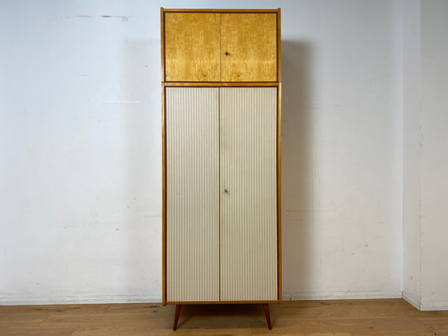 Stilvoller und gut erhaltener hoher Mid-Century Kleiderschrank mit Aufsatz I VEB Hellerau oder baugleich I Schrank Schlafzimmerschrank Wardrobe Wäscheschrank Vintage Retro I