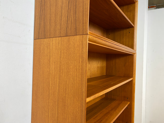 Hochwertiger Vintage Bücherschrank von Strobeck in skandinavischem Still mit Schubladen I Teakholz I Regal Bücherregal Holzregal Danish Design Mid-Century Vintage Teak I