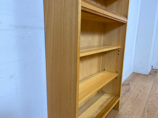 Minimalistisches und gut erhaltenes sehr hohes Mid-Century Bücherregal mit verstellbaren Regalböden I Regal Holzregal Bücherschrank Küchenregal Retro Vintage I