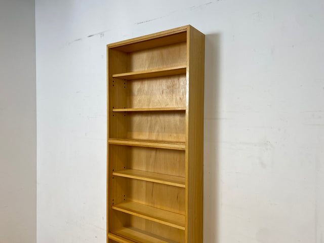 Minimalistisches und gut erhaltenes sehr hohes Mid-Century Bücherregal mit verstellbaren Regalböden I Regal Holzregal Bücherschrank Küchenregal Retro Vintage I