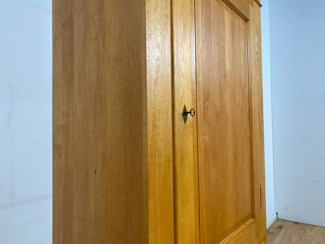 Hochwertiger Kleiderschrank im antiken Stil aus massivem Kirschholz mit Schublade I Schrank Wäscheschrank Bauernschrank Dielenschrank Vertiko Biedermeier Landhaus Vintage I