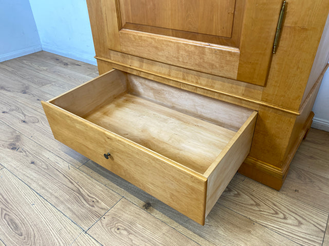 Hochwertiger Kleiderschrank im antiken Stil aus massivem Kirschholz mit Schublade I Schrank Wäscheschrank Bauernschrank Dielenschrank Vertiko Biedermeier Landhaus Vintage I