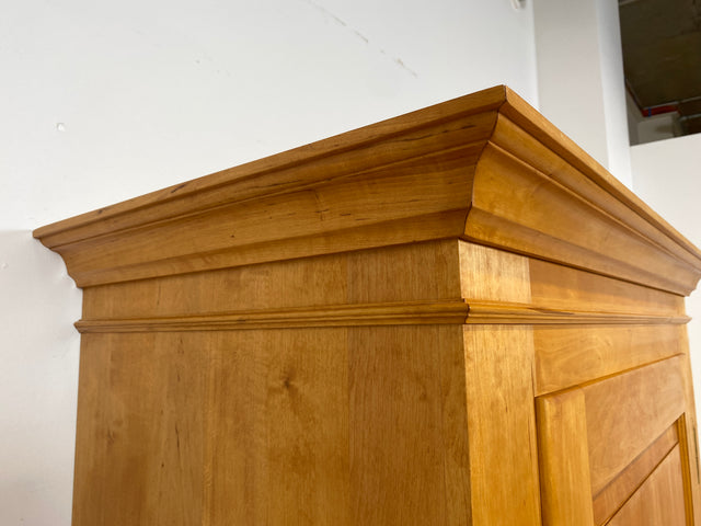 Hochwertiger Kleiderschrank im antiken Stil aus massivem Kirschholz mit Schublade I Schrank Wäscheschrank Bauernschrank Dielenschrank Vertiko Biedermeier Landhaus Vintage I