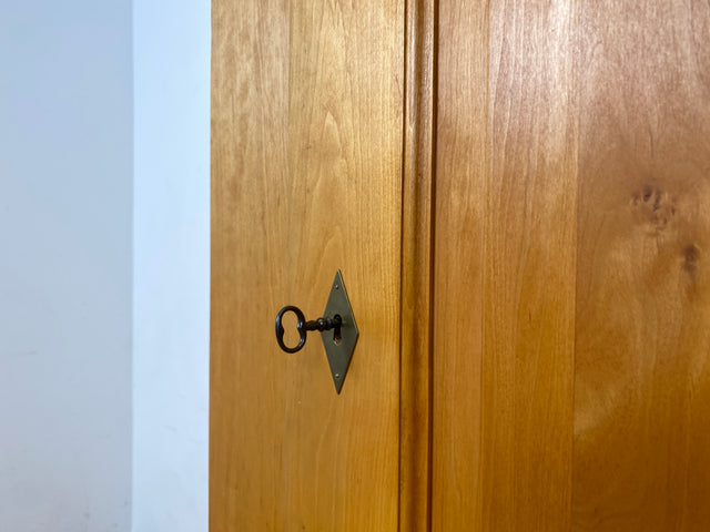 Hochwertiger Kleiderschrank im antiken Stil aus massivem Kirschholz mit Schublade I Schrank Wäscheschrank Bauernschrank Dielenschrank Vertiko Biedermeier Landhaus Vintage I