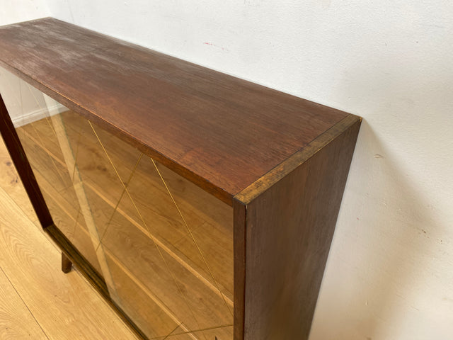 WMK I Schöne Mid-Century Vitrine mit Einlegeböden