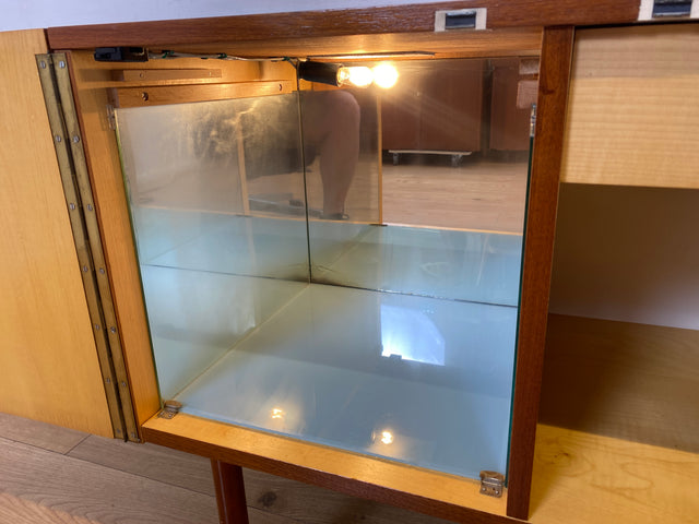 Sehr hübsche kleine 70er Jahre Barkommode mit Beleuchtung und verspiegeltem Getränkefach I Bar Barschrank Mini-Bar Hausbar Kommode VEB DDR Mid-Century Vintage Retro 60er I