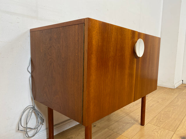Sehr hübsche kleine 70er Jahre Barkommode mit Beleuchtung und verspiegeltem Getränkefach I Bar Barschrank Mini-Bar Hausbar Kommode VEB DDR Mid-Century Vintage Retro 60er I