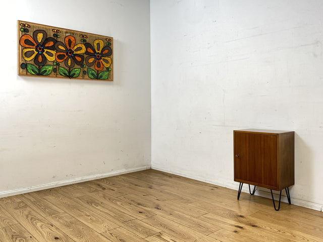 Sehr hübsche und gut erhaltene kleine Mid-Century Kommode in Nussbaum auf neuen Hairpin Metallfüßen I Schrank Schränkchen Nachttisch Nachtkommode Nachtschrank Vintage 60er I