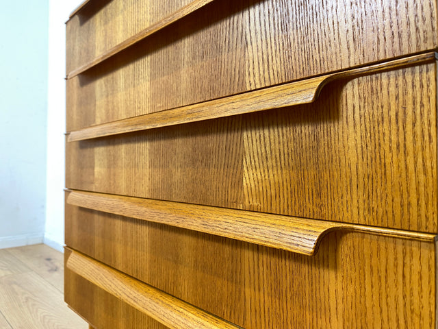 Stilvolle kleine helle Mid-Century Kommode in Esche mit Schubladen & formschönen Holzgriffen I Schubladenkommode Schrank Wäschekommode Ablage Sideboard Retro Vintage 60er I