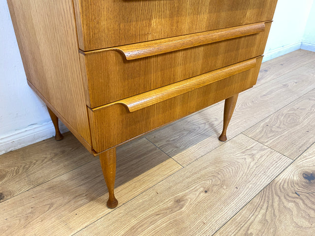 Stilvolle kleine helle Mid-Century Kommode in Esche mit Schubladen & formschönen Holzgriffen I Schubladenkommode Schrank Wäschekommode Ablage Sideboard Retro Vintage 60er I