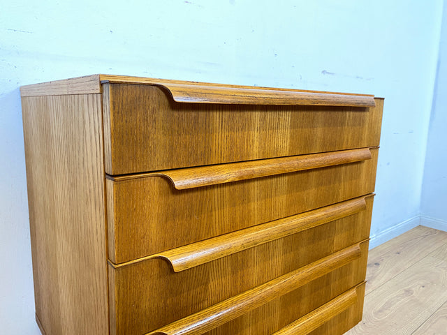 Stilvolle kleine helle Mid-Century Kommode in Esche mit Schubladen & formschönen Holzgriffen I Schubladenkommode Schrank Wäschekommode Ablage Sideboard Retro Vintage 60er I