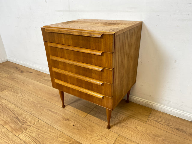 Stilvolle kleine helle Mid-Century Kommode in Esche mit Schubladen & formschönen Holzgriffen I Schubladenkommode Schrank Wäschekommode Ablage Sideboard Retro Vintage 60er I