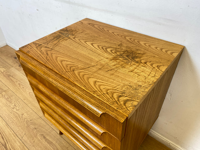 Stilvolle kleine helle Mid-Century Kommode in Esche mit Schubladen & formschönen Holzgriffen I Schubladenkommode Schrank Wäschekommode Ablage Sideboard Retro Vintage 60er I