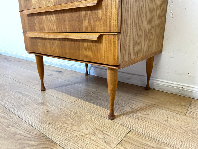 Stilvolle kleine helle Mid-Century Kommode in Esche mit Schubladen & formschönen Holzgriffen I Schubladenkommode Schrank Wäschekommode Ablage Sideboard Retro Vintage 60er I