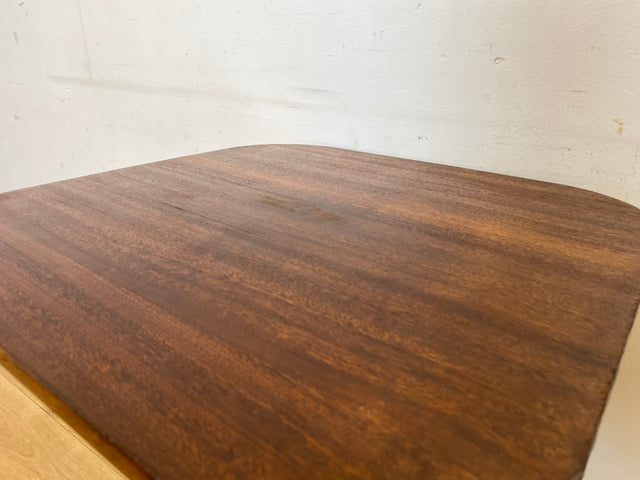 Sehr hübscher und stabiler kleiner 50er Jahre Beistelltisch im antiken Stil , teilweise in Mahagoni, mit gedrechseltem Fuß I Tisch Tischchen Ablage Telefontisch Blumentisch Vintage I