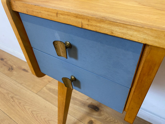 Hübscher kleiner Mid-Century Schminktisch / Schreibtisch mit Schubladen & Messinggriffen I Frisiertisch Schminkkommode Frisierkommode Kinderschreibtisch Vintage 60er DDR I