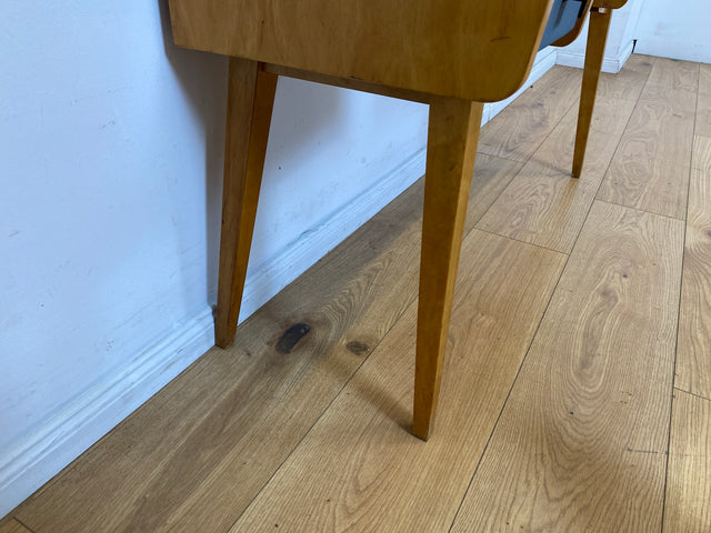 Hübscher kleiner Mid-Century Schminktisch / Schreibtisch mit Schubladen & Messinggriffen I Frisiertisch Schminkkommode Frisierkommode Kinderschreibtisch Vintage 60er DDR I