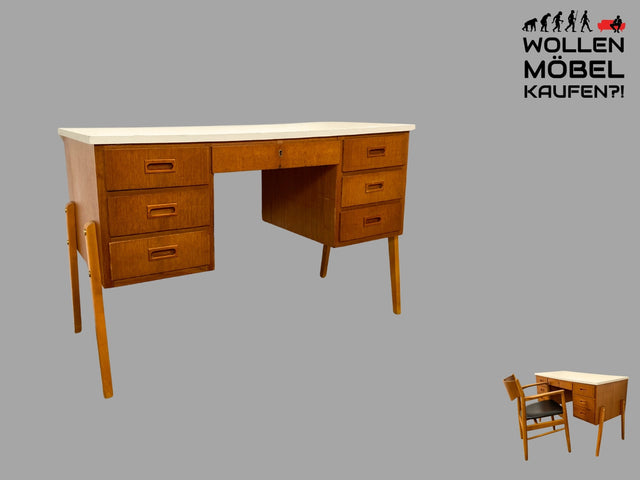 Schöner jedoch etwas abgerockter kleiner freistellender skandinavischer Schreibtisch in Teakholz I Arbeitstisch Writing Desk Bürotisch Danish Design Mid-Century Vintage Teak I
