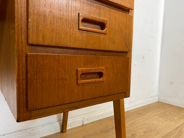Schöner jedoch etwas abgerockter kleiner freistellender skandinavischer Schreibtisch in Teakholz I Arbeitstisch Writing Desk Bürotisch Danish Design Mid-Century Vintage Teak I