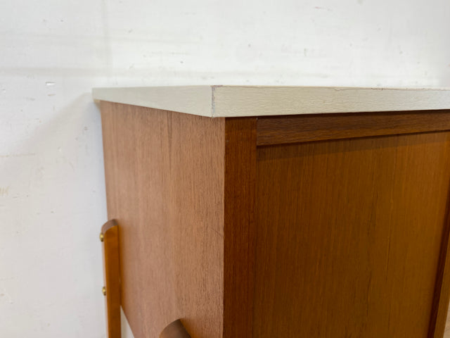 Schöner jedoch etwas abgerockter kleiner freistellender skandinavischer Schreibtisch in Teakholz I Arbeitstisch Writing Desk Bürotisch Danish Design Mid-Century Vintage Teak I