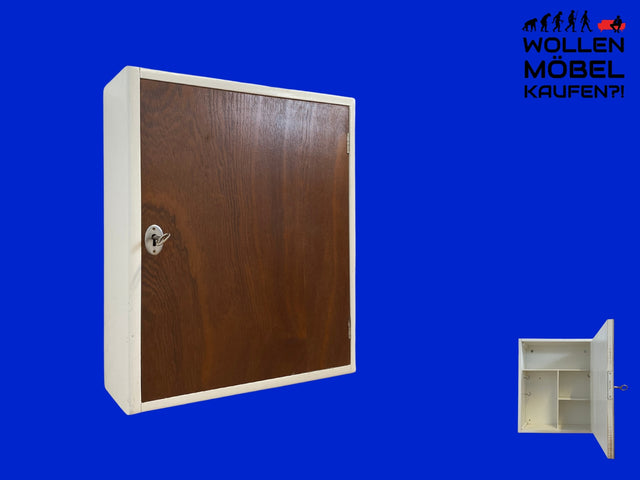 Sehr schöner kleiner skandinavischer 50er Jahre Hängeschrank in weiß mit Tür in Eiche I Hängeschränkchen Schlüsselkasten Medizinschrank Badezimmerschrank Vintage Mid-Century I