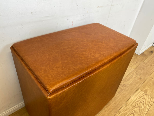 Kultige Retro Truhe in braunem Kunstleder mit besonders schönem floralem Innenleben I Wäschetruhe Kiste Wäschekorb Wäschekommode Spielzeugtruhe Vintage Mid-Century 60er I