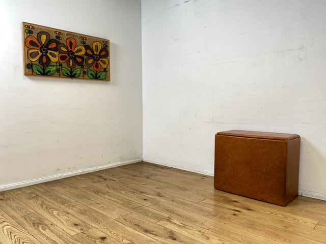 Kultige Retro Truhe in braunem Kunstleder mit besonders schönem floralem Innenleben I Wäschetruhe Kiste Wäschekorb Wäschekommode Spielzeugtruhe Vintage Mid-Century 60er I