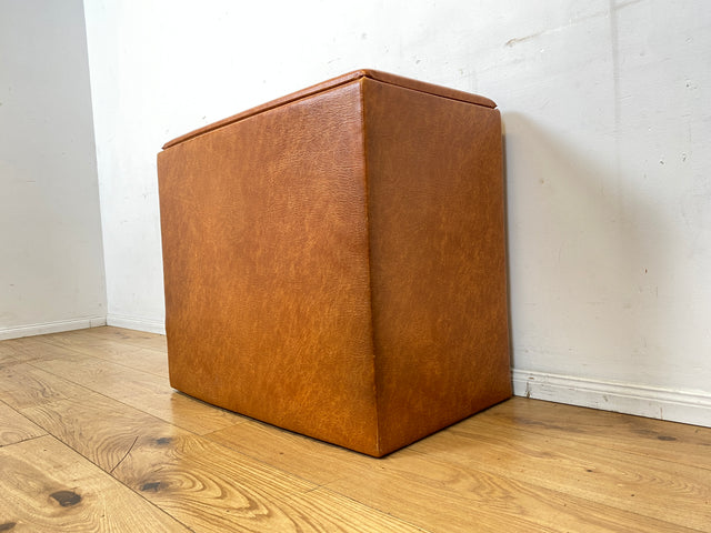 Kultige Retro Truhe in braunem Kunstleder mit besonders schönem floralem Innenleben I Wäschetruhe Kiste Wäschekorb Wäschekommode Spielzeugtruhe Vintage Mid-Century 60er I