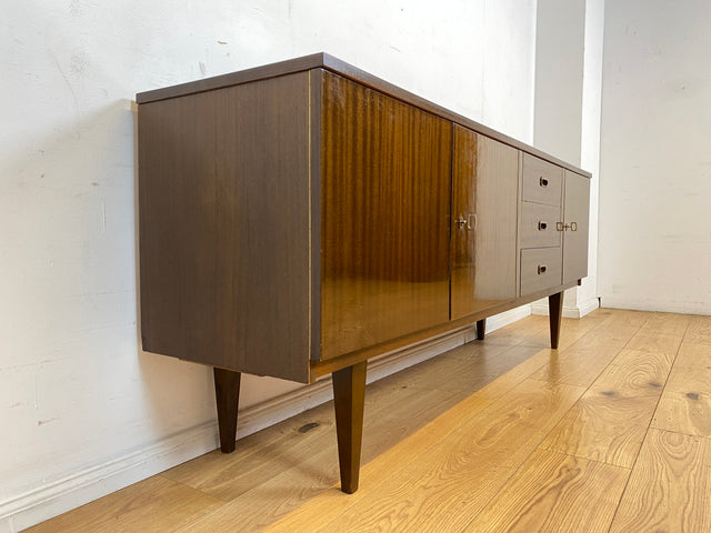 Stilvolles langes dunkles 70er Jahre Sideboard mit Schubladen und Holzgriffen I Anrichte Schrank Kommode TV Board Bank Lowboard Fernsehschrank Mid-Century Vintage 60er I