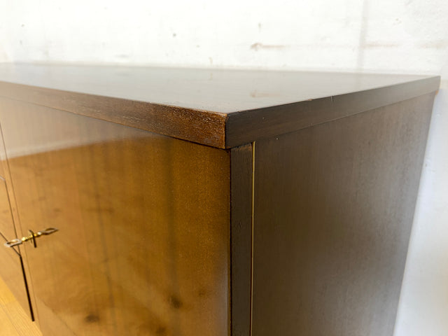 Stilvolles langes dunkles 70er Jahre Sideboard mit Schubladen und Holzgriffen I Anrichte Schrank Kommode TV Board Bank Lowboard Fernsehschrank Mid-Century Vintage 60er I