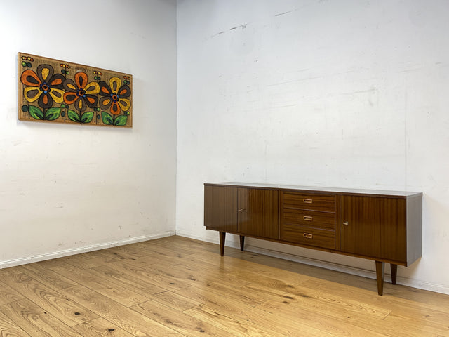 Stilvolles langes dunkles 70er Jahre Sideboard mit Schubladen und Holzgriffen I Anrichte Schrank Kommode TV Board Bank Lowboard Fernsehschrank Mid-Century Vintage 60er I