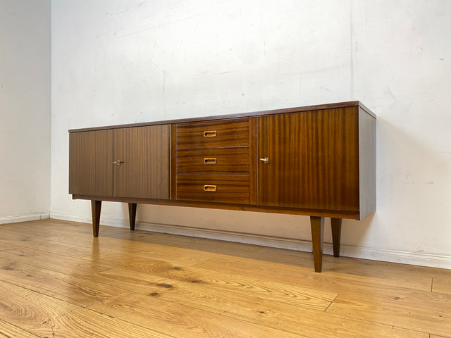Stilvolles langes dunkles 70er Jahre Sideboard mit Schubladen und Holzgriffen I Anrichte Schrank Kommode TV Board Bank Lowboard Fernsehschrank Mid-Century Vintage 60er I