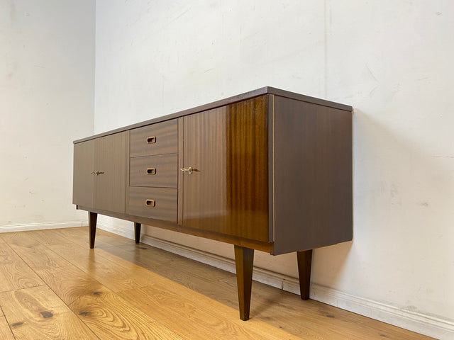 Stilvolles langes dunkles 70er Jahre Sideboard mit Schubladen und Holzgriffen I Anrichte Schrank Kommode TV Board Bank Lowboard Fernsehschrank Mid-Century Vintage 60er I