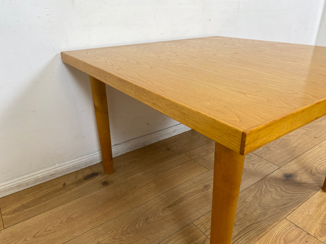 WMK I Minimalistischer und sehr gut erhaltener heller Mid-Century Couchtisch in seltener quadratischer Form