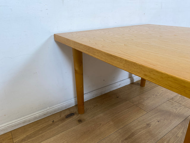WMK I Minimalistischer und sehr gut erhaltener heller Mid-Century Couchtisch in seltener quadratischer Form
