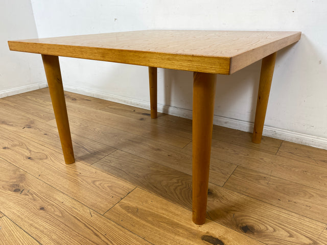 WMK I Minimalistischer und sehr gut erhaltener heller Mid-Century Couchtisch in seltener quadratischer Form