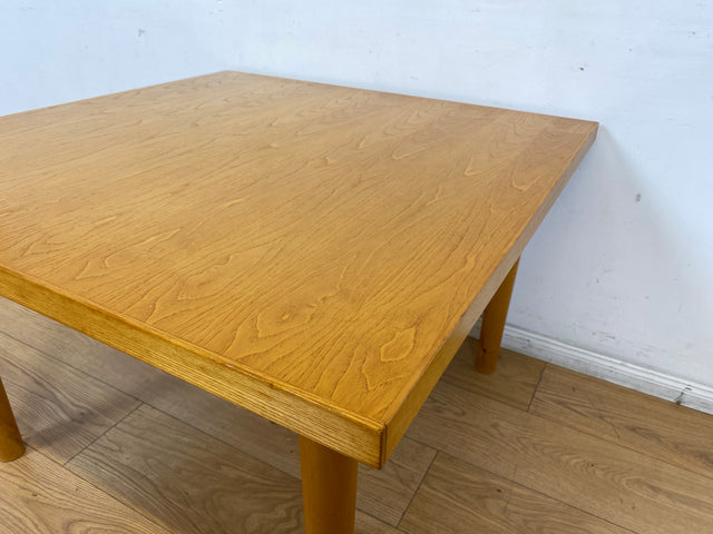 WMK I Minimalistischer und sehr gut erhaltener heller Mid-Century Couchtisch in seltener quadratischer Form