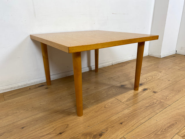 WMK I Minimalistischer und sehr gut erhaltener heller Mid-Century Couchtisch in seltener quadratischer Form