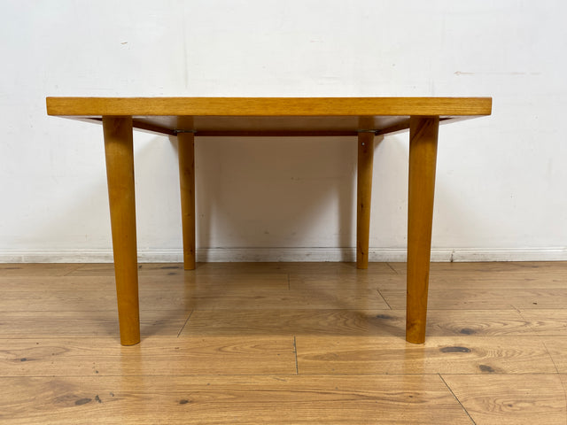 WMK I Minimalistischer und sehr gut erhaltener heller Mid-Century Couchtisch in seltener quadratischer Form