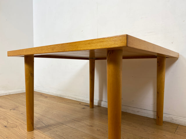WMK I Minimalistischer und sehr gut erhaltener heller Mid-Century Couchtisch in seltener quadratischer Form