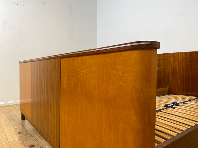 Stilvolles und sehr gut erhaltenes Mid-Century Bett mit Lattenrosten für zwei 90x190 Matratzen I Doppelbett Holzbett Bettrahmen Schlafzimmer 50er 60er Vintage Rockabilly I