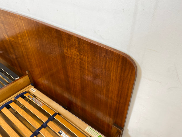 Stilvolles und sehr gut erhaltenes Mid-Century Bett mit Lattenrosten für zwei 90x190 Matratzen I Doppelbett Holzbett Bettrahmen Schlafzimmer 50er 60er Vintage Rockabilly I