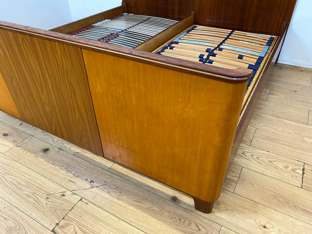 Stilvolles und sehr gut erhaltenes Mid-Century Bett mit Lattenrosten für zwei 90x190 Matratzen I Doppelbett Holzbett Bettrahmen Schlafzimmer 50er 60er Vintage Rockabilly I