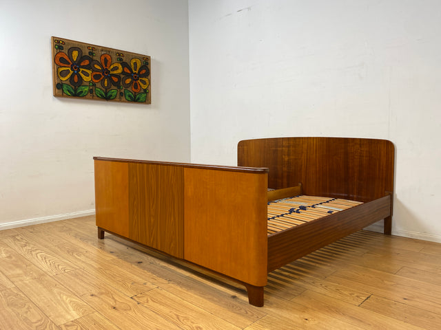 Stilvolles und sehr gut erhaltenes Mid-Century Bett mit Lattenrosten für zwei 90x190 Matratzen I Doppelbett Holzbett Bettrahmen Schlafzimmer 50er 60er Vintage Rockabilly I