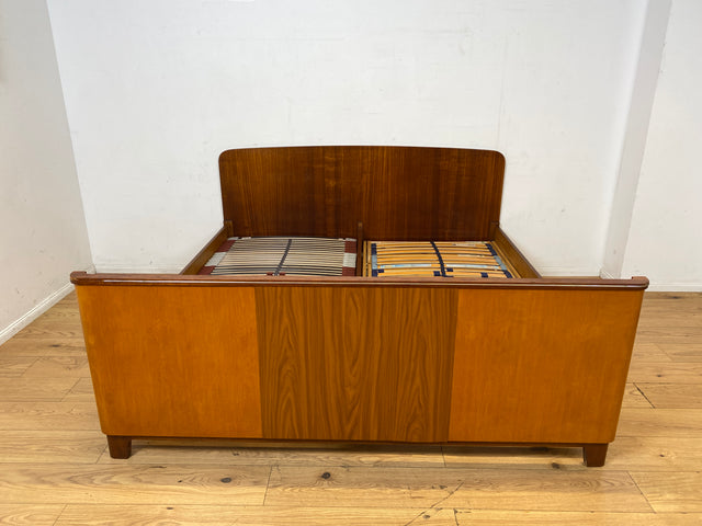 Stilvolles und sehr gut erhaltenes Mid-Century Bett mit Lattenrosten für zwei 90x190 Matratzen I Doppelbett Holzbett Bettrahmen Schlafzimmer 50er 60er Vintage Rockabilly I