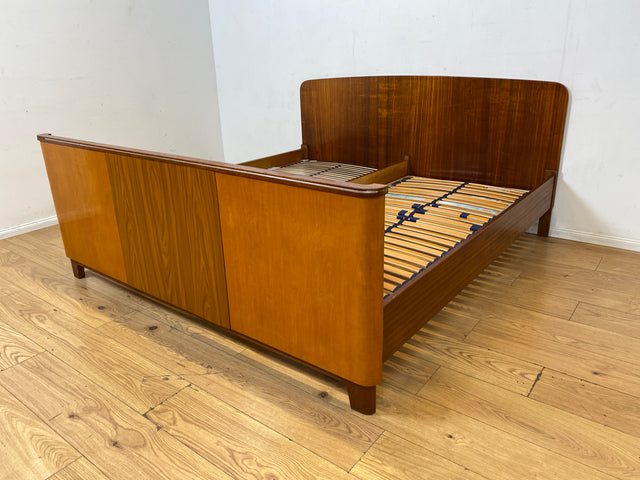 Stilvolles und sehr gut erhaltenes Mid-Century Bett mit Lattenrosten für zwei 90x190 Matratzen I Doppelbett Holzbett Bettrahmen Schlafzimmer 50er 60er Vintage Rockabilly I