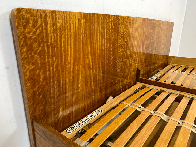 Stilvoller und sehr gut erhaltenes Mid-Century Bett mit hochwertigen verstellbaren Lattenrosten
